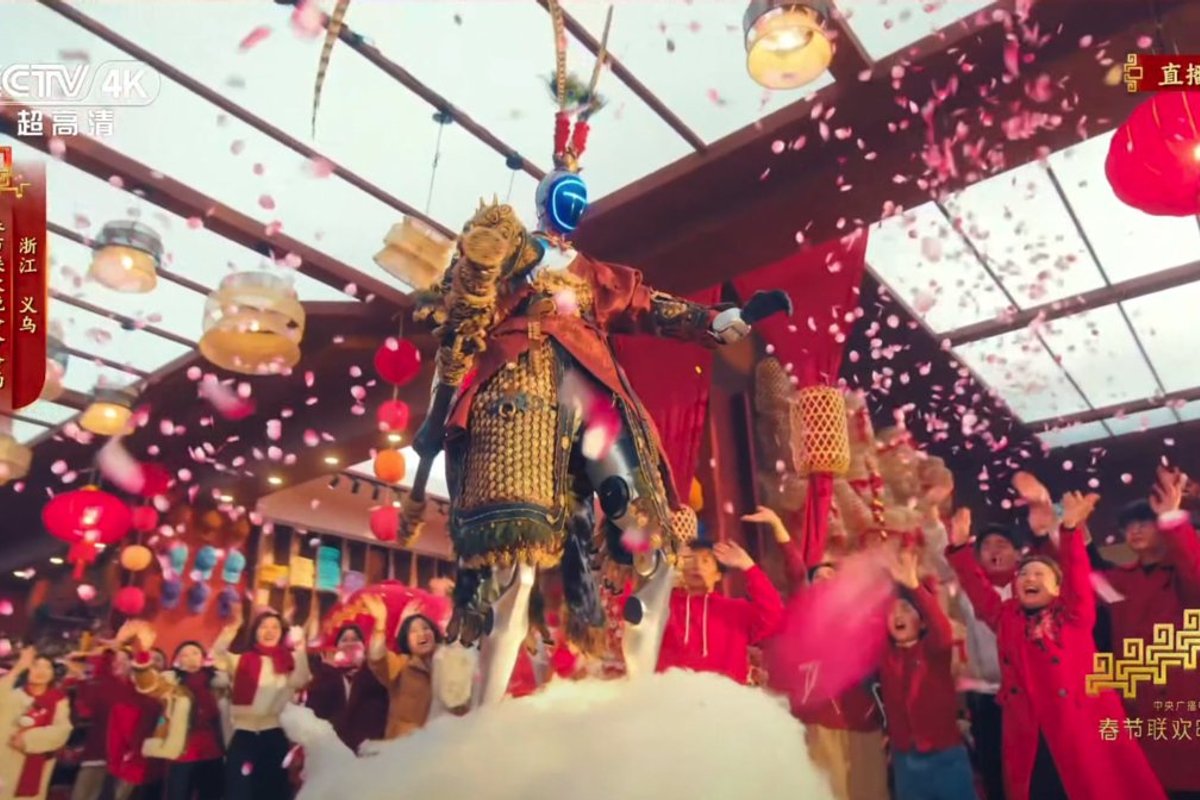 春晚机器人与演员同台互动